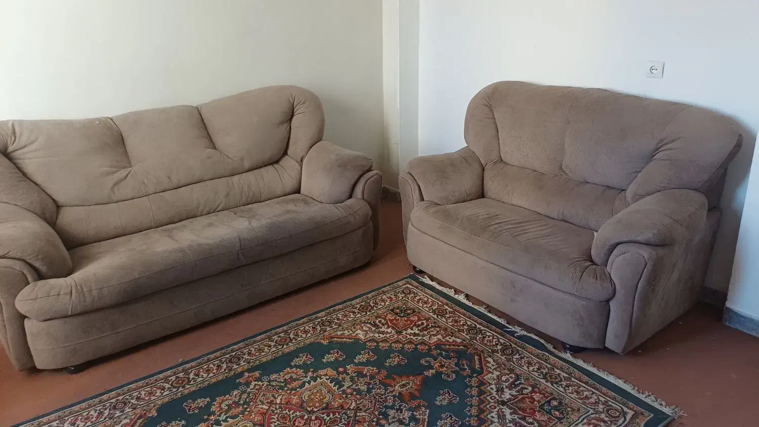 مبل 5نفره رنگ طوسی|مبلمان خانگی و میز عسلی|صدرا-فارس, فاز ۱|دیوار