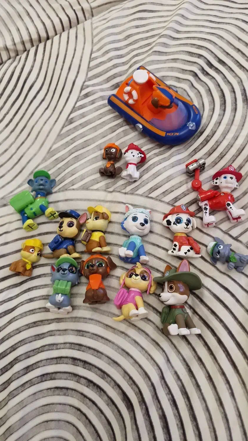 فیگور سگ های نگهبان|اسباببازی بچه|پردیس, فاز ۲|دیوار