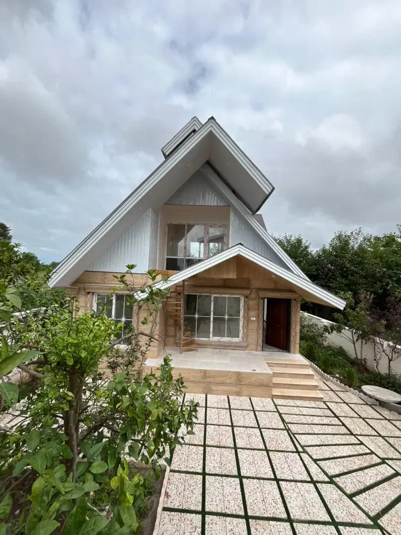 طراحی شیک ـ نمایی از جنس سنگ با محوطه سرسبز و جذاب|فروش خانه و ویلا|خشکبیجار, |دیوار