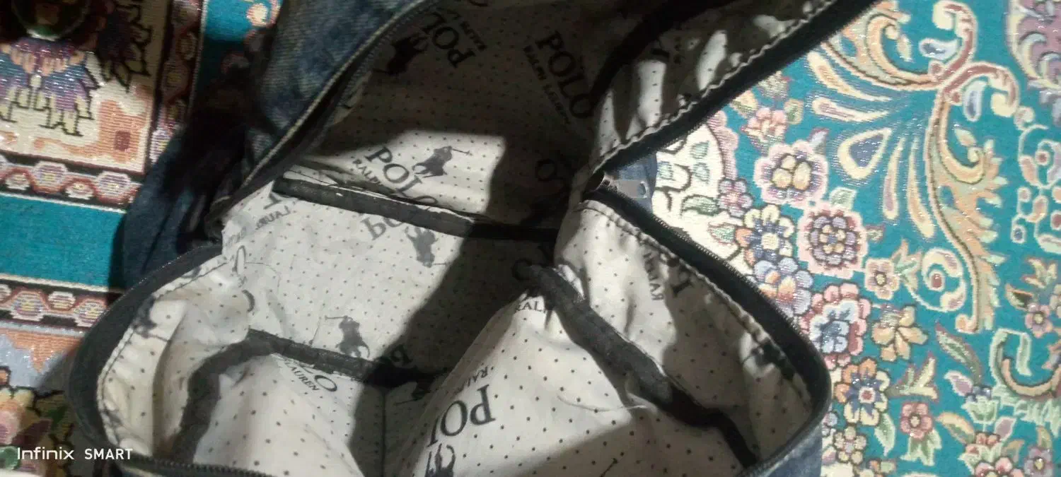 کیف|کیف، کفش، کمربند|ایرانشهر, |دیوار