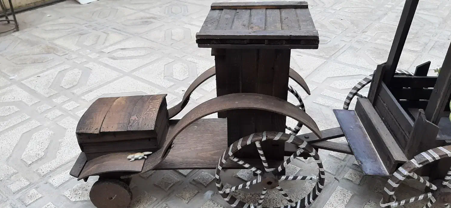 قطار چوبی|گل مصنوعی|قیامدشت - خاورشهر, |دیوار