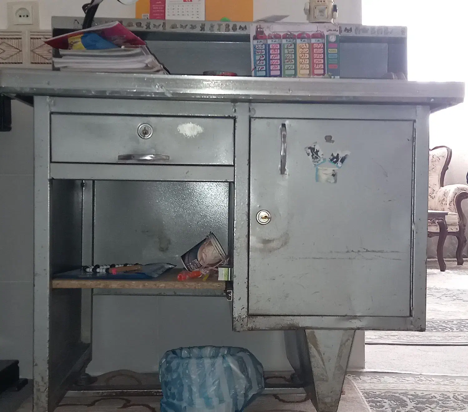 میز کاملا فلزی جا دار باقیمت مناسب|میز تحریر و کامپیوتر|زنجان, |دیوار