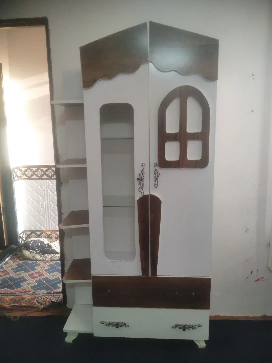 کمدلباس|جاکفشی، کمد، دراور|تربت جام, یحیی آباد|دیوار