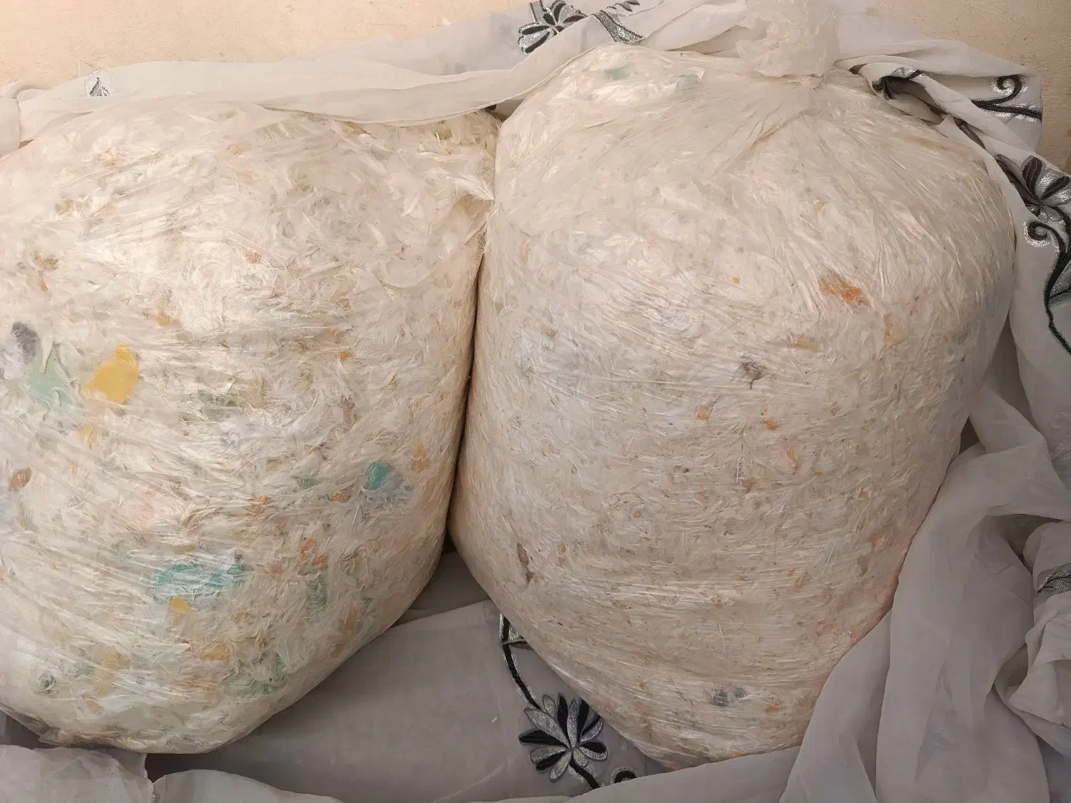 پر و ابره تمیز برای بالش|رختخواب، بالش، پتو|سراوان, |دیوار