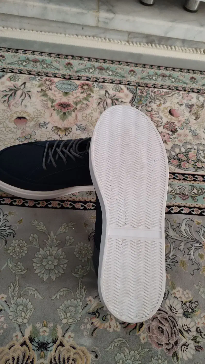 کفش|کیف، کفش، کمربند|نیشابور, بنیاد شهید|دیوار