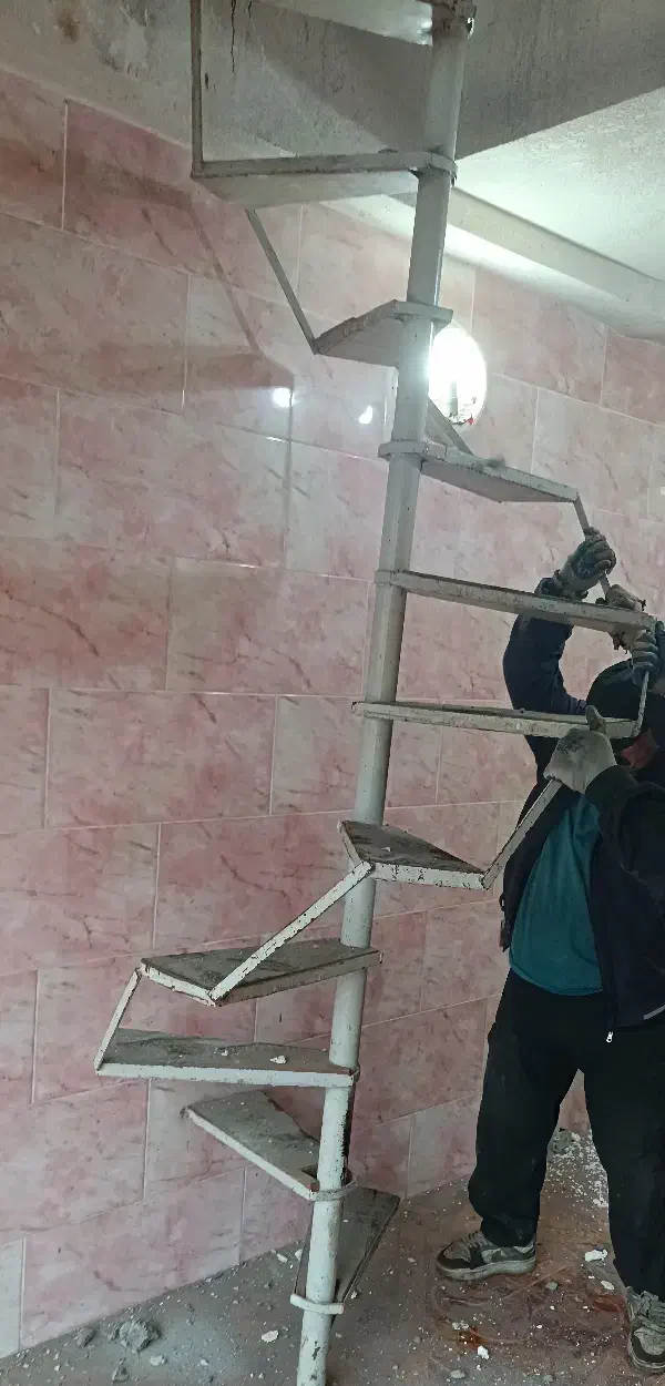 پله گرد آهنی|مصالح و تجهیزات ساختمان|لاهیجان, کاروانسرابر|دیوار