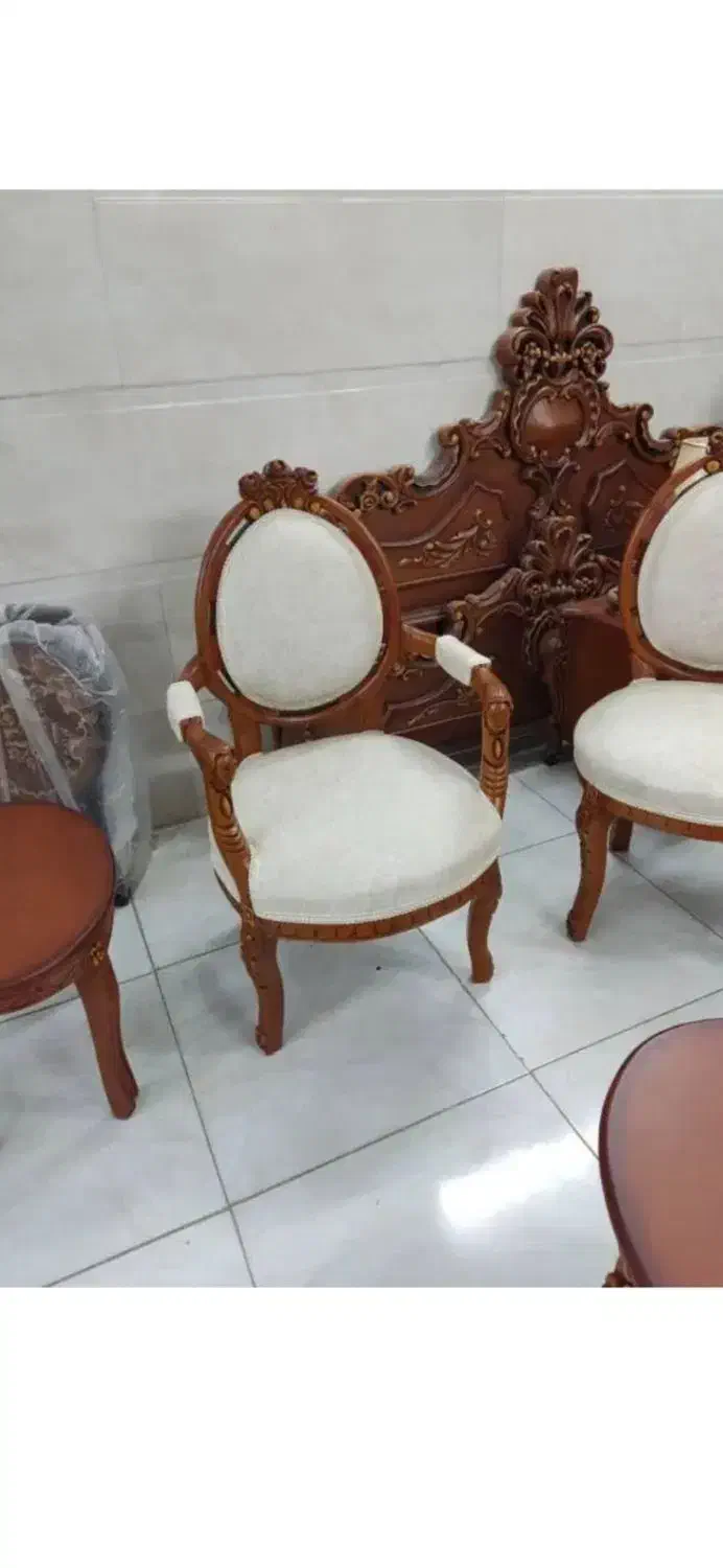 مبل کلاسیک به دلیل تغییر شغل نصف قیمت|مبلمان خانگی و میز عسلی|نوشهر, |دیوار