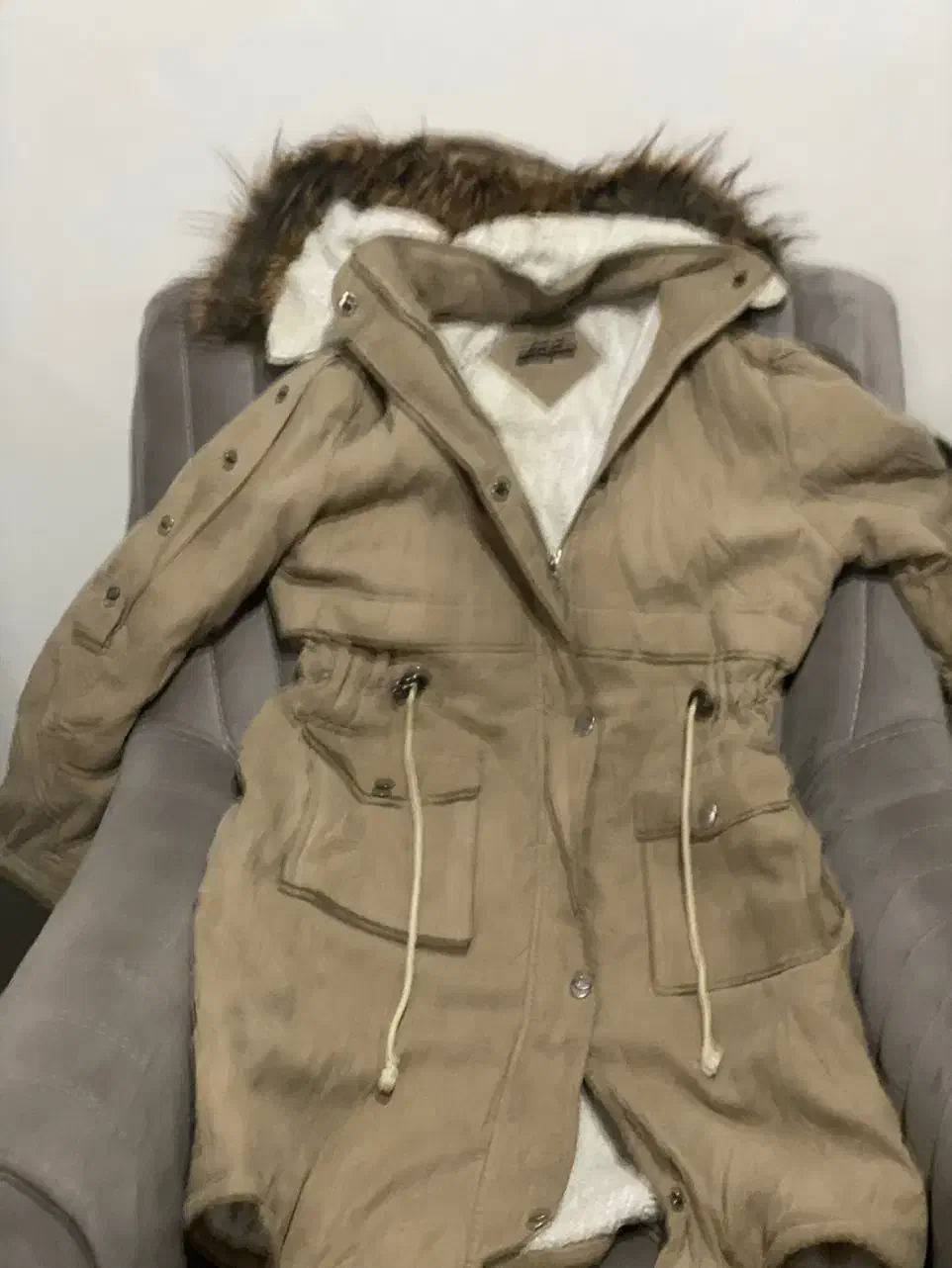 کاپشن‌و‌پالتو|لباس|میانه, |دیوار