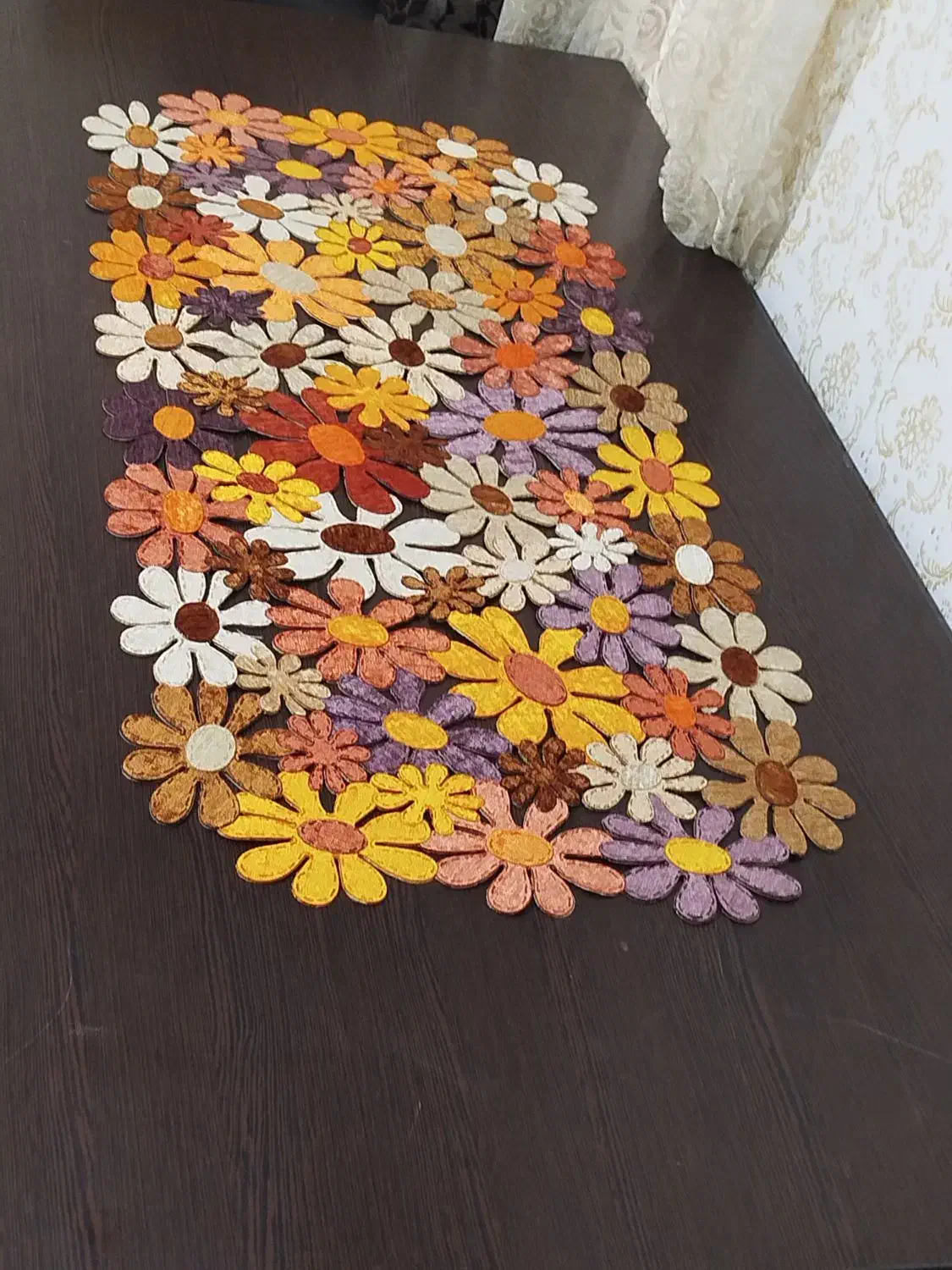 رومیزی|پرده، رانر، رومیزی|قم, بنیاد|دیوار