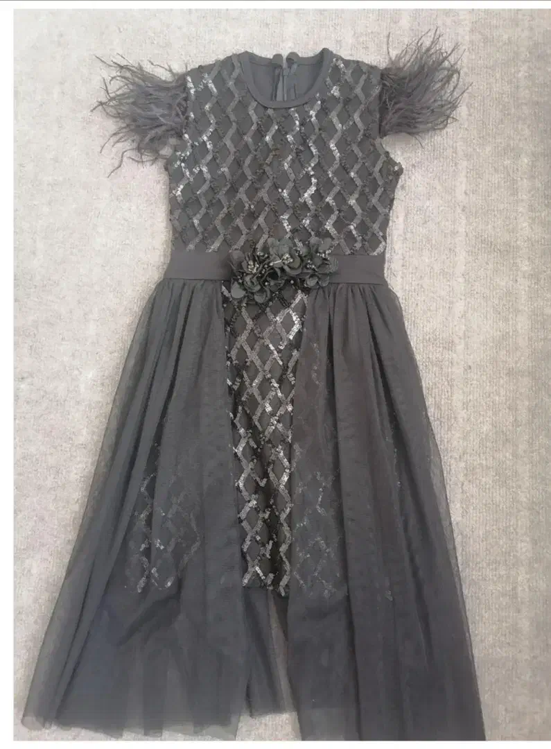 لباس در حد نو|لباس|تربت‌حیدریه, قائم|دیوار