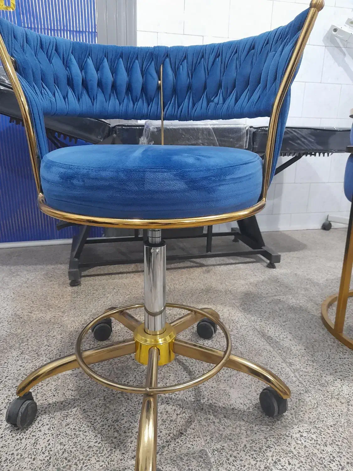 ترولی صندلی استاد کار تخت فیشال بخور آینه کنسول|آرایشگاه و سالن‌های زیبایی|آستارا, |دیوار