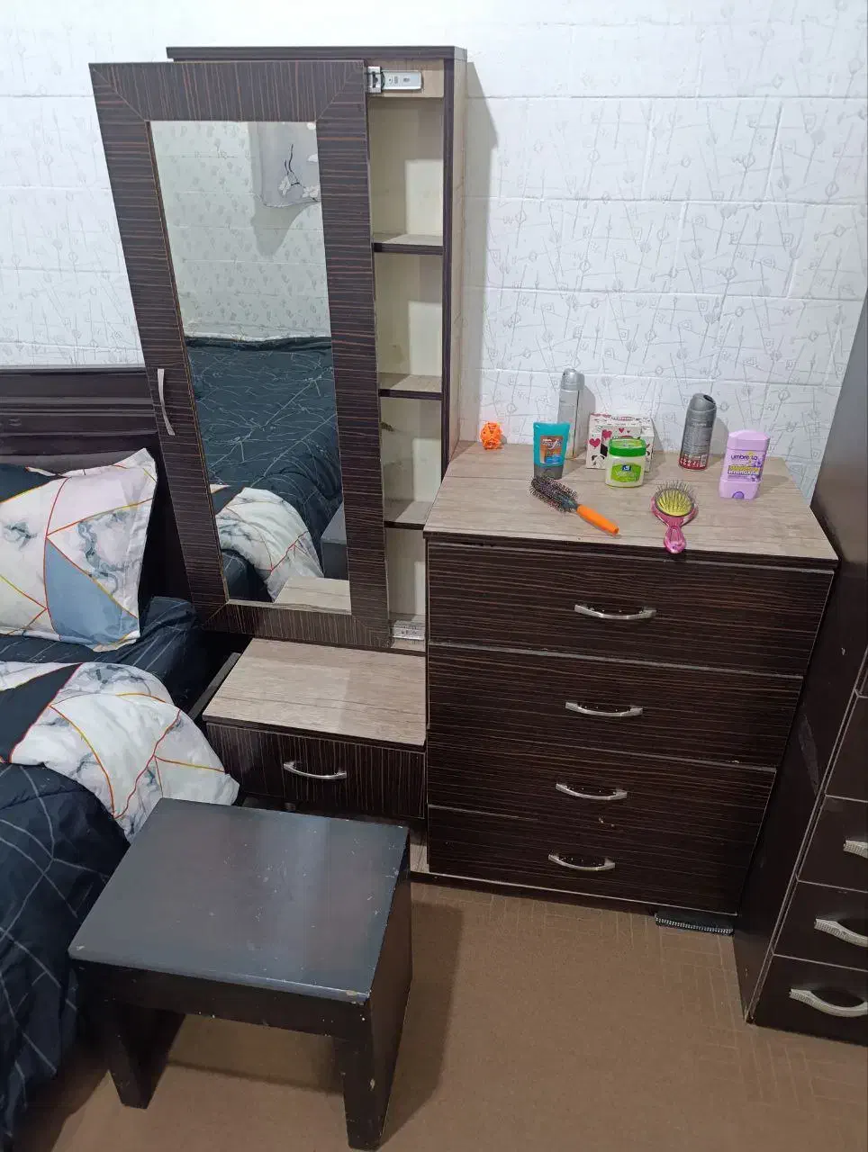 تخت خواب دو نفره ودراور ولوازم آرایشی|تخت و سرویس خواب|مریوان, |دیوار