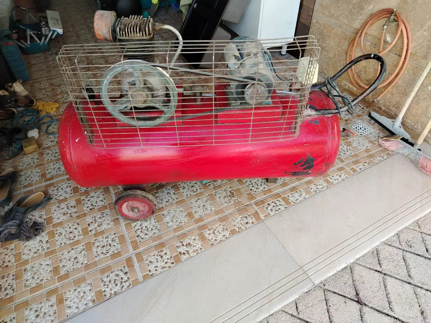 پمپ باد|ابزارآلات|تربتحیدریه, باغ سلطانی|دیوار