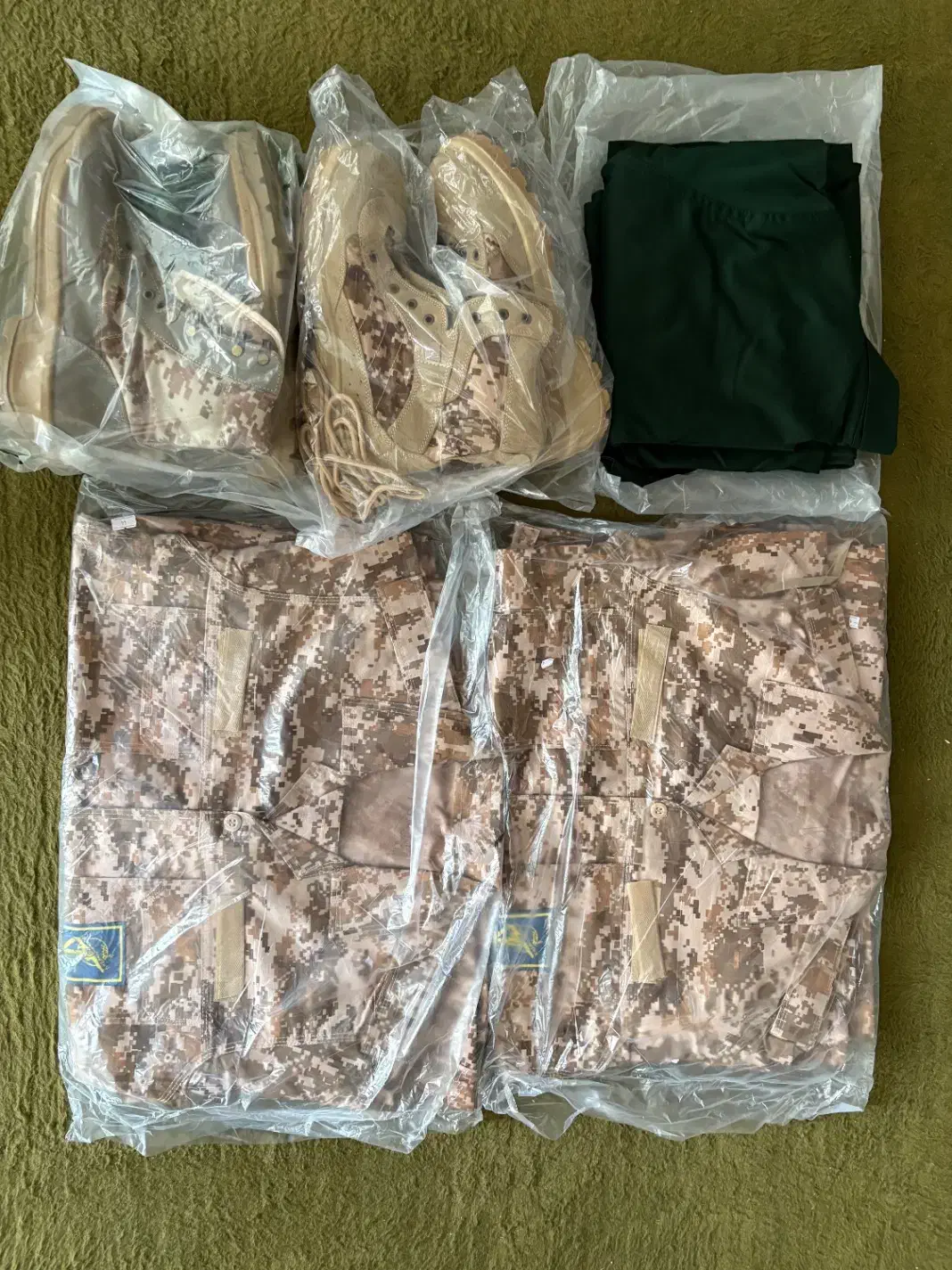 پک لباس نظامی|لباس|تبریز, |دیوار