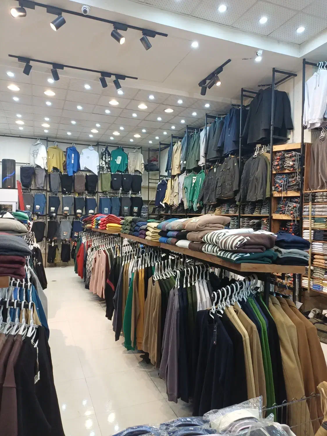 فروشنده خانم باتجربه پوشاک|استخدام بازاریابی و فروش|مشهد, چهارچشمه|دیوار