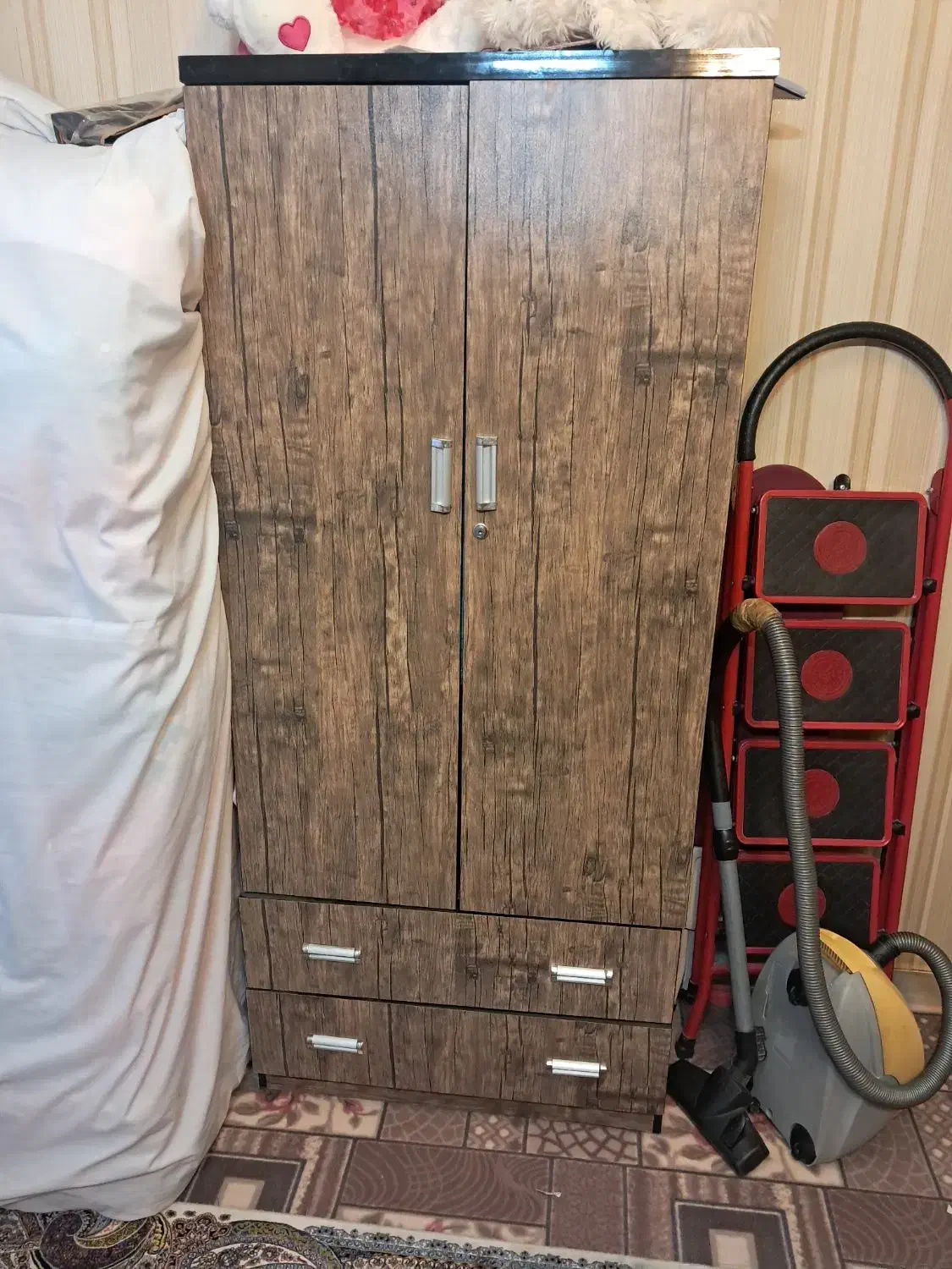 کمد و دراور سالم|جاکفشی، کمد، دراور|ری, شهادت|دیوار