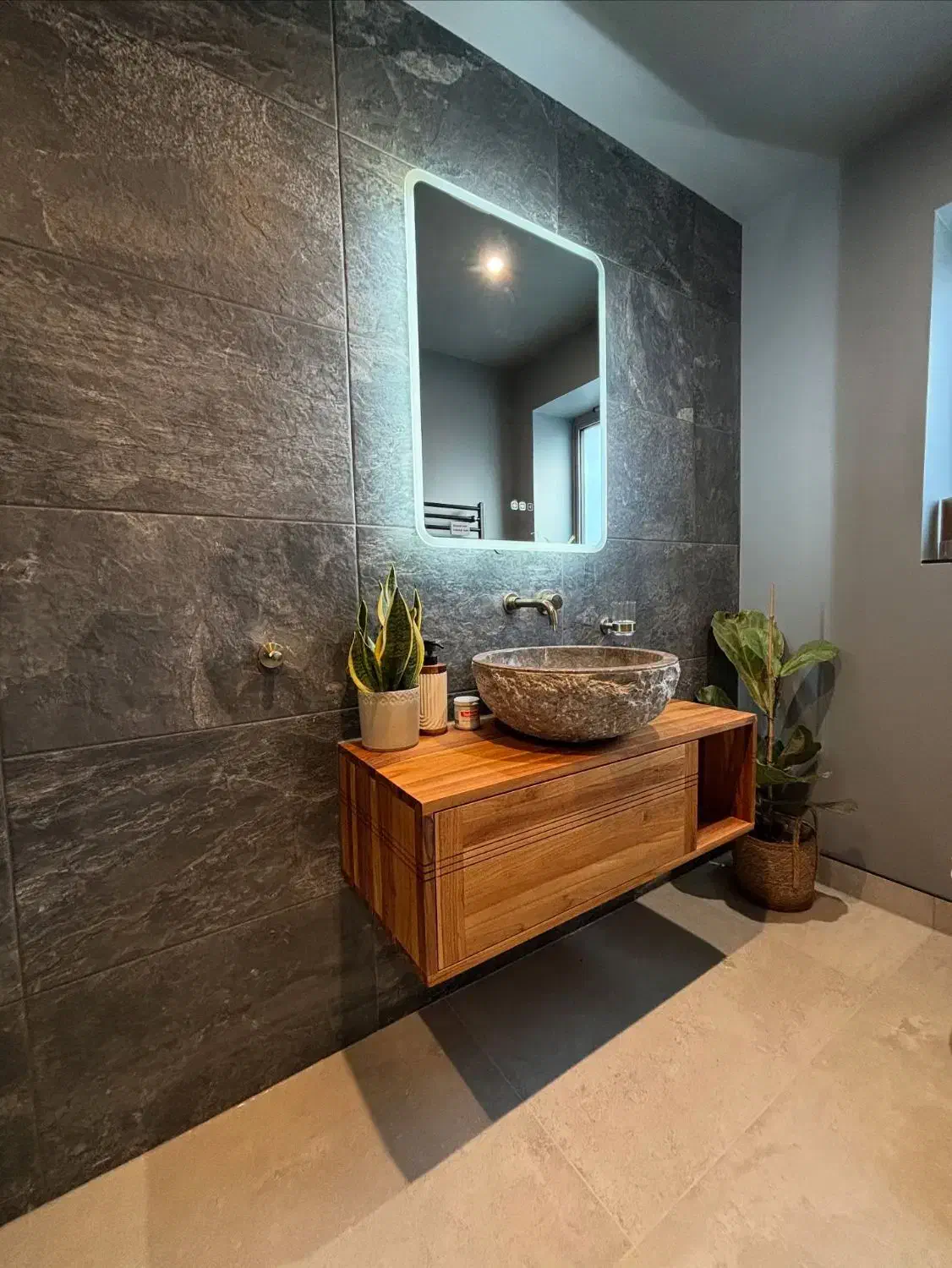 کاشیکاری و سنگ کاری با بالاترین کیفیت|خدمات پیشه و مهارت|رشت, گلباغ نماز|دیوار