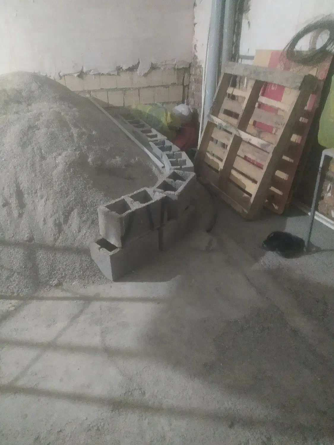 بلوک سیمانی|مصالح و تجهیزات ساختمان|صحنه, |دیوار