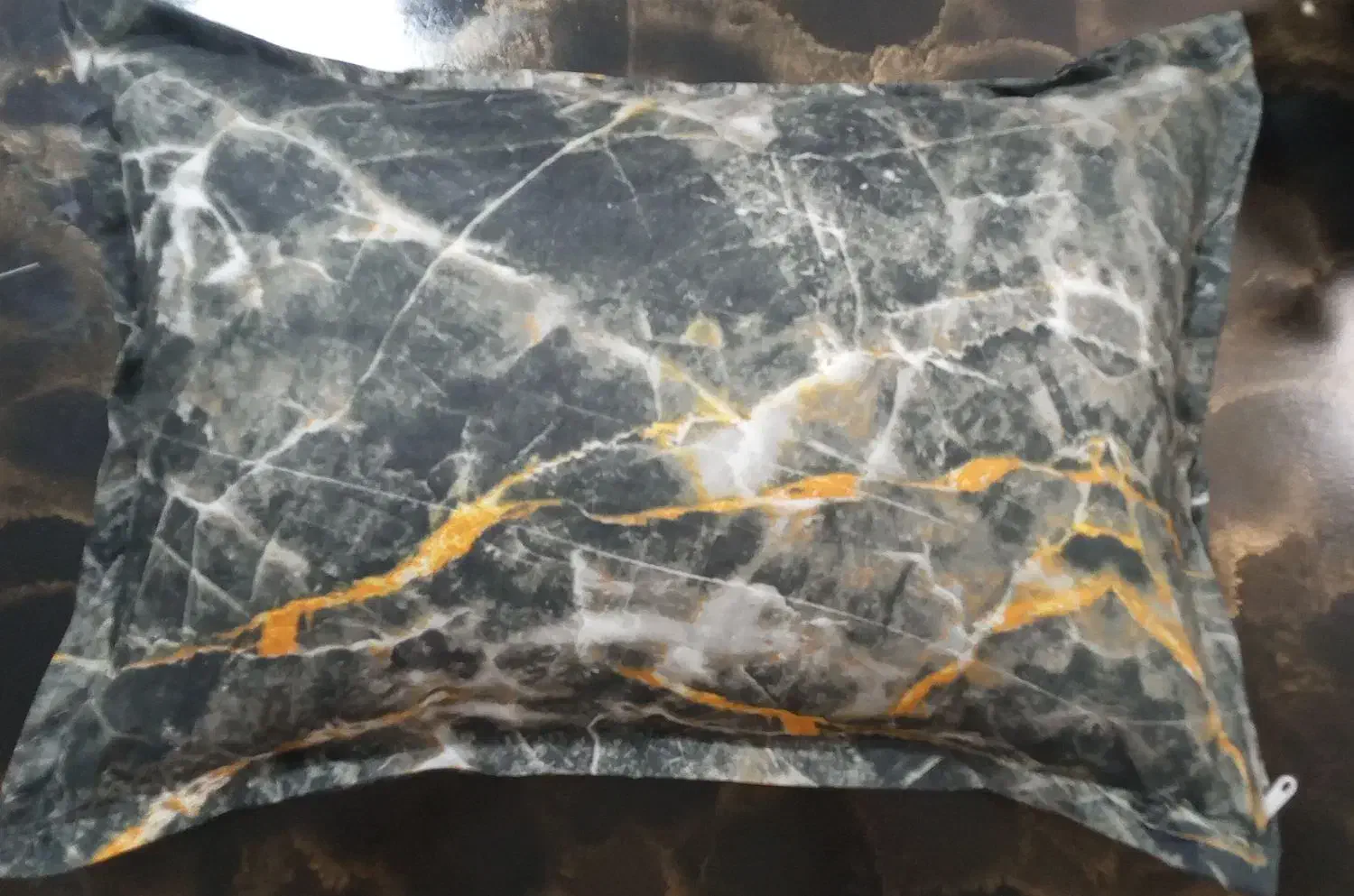 روبالشتی و رو تشکی|رختخواب، بالش، پتو|قرچک, زیبا شهر|دیوار