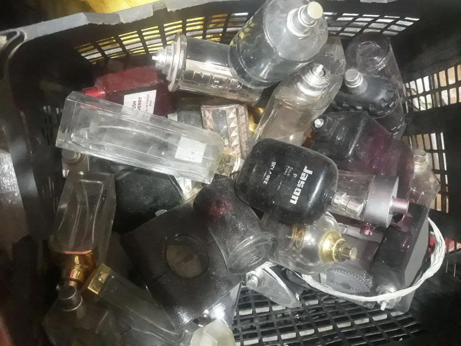 حراج یک تعداد شیشه خالی ادکلن بدون در|آرایشی، بهداشتی، درمانی|کهریزک, |دیوار