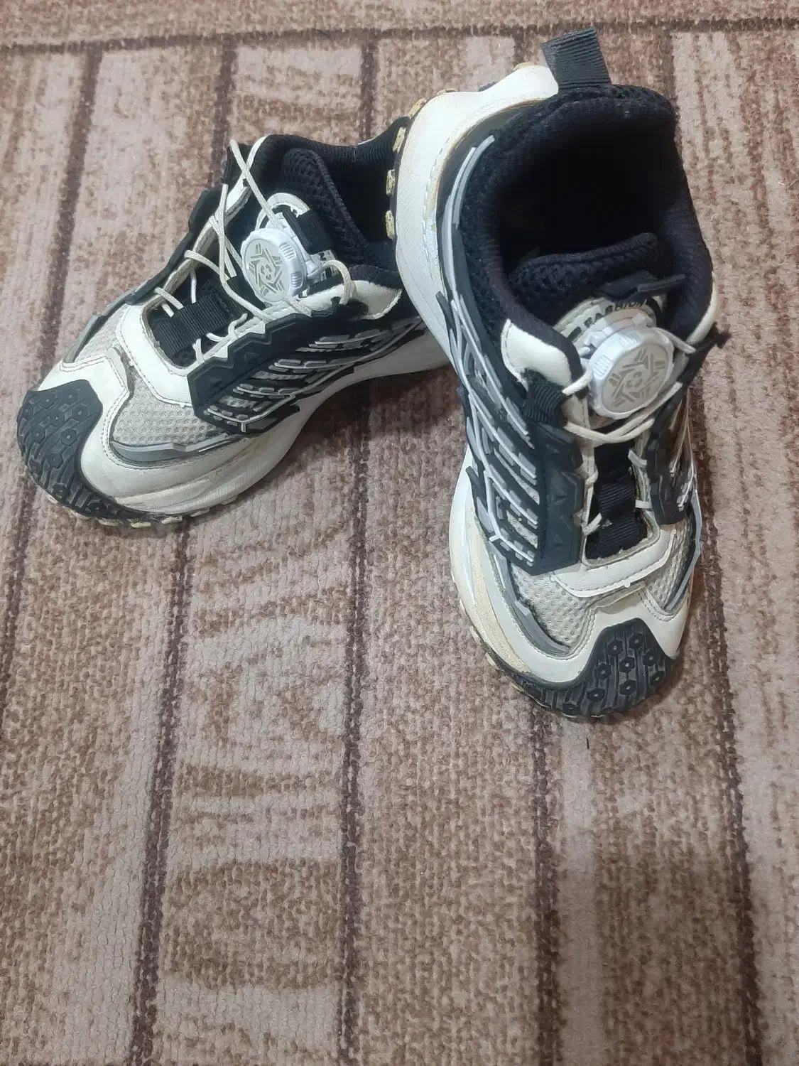 فروش تعدادی کفش بچگانه|کفش و لباس بچه|دوگنبدان, |دیوار