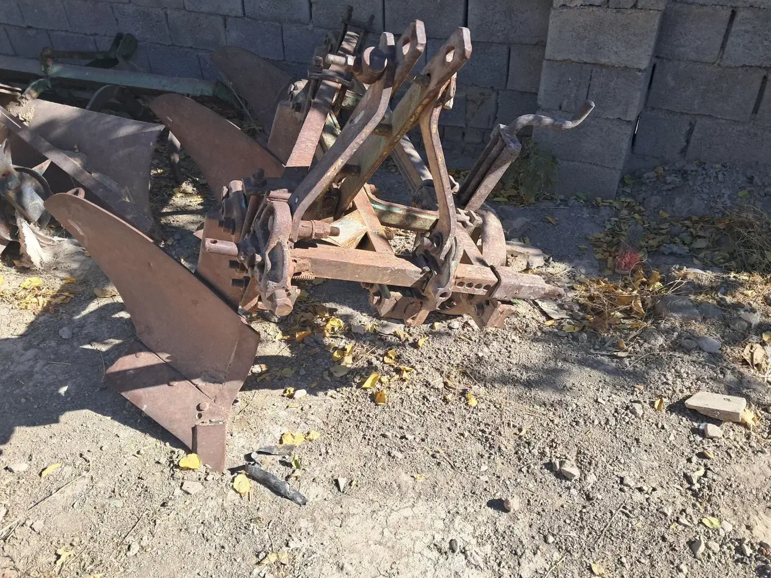 فروش گاوآهن رومانی با کنتیواتور|ماشین‌آلات صنعتی|سیلاخور, |دیوار