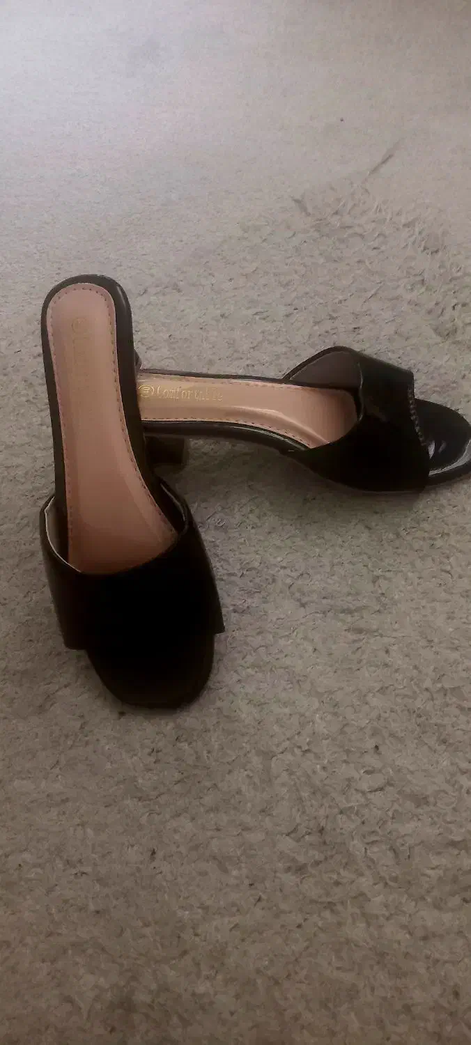 صندل ورنی خارجی سایز ۴۰ کاملا نو|کیف، کفش، کمربند|کرج, کوی زنبق|دیوار