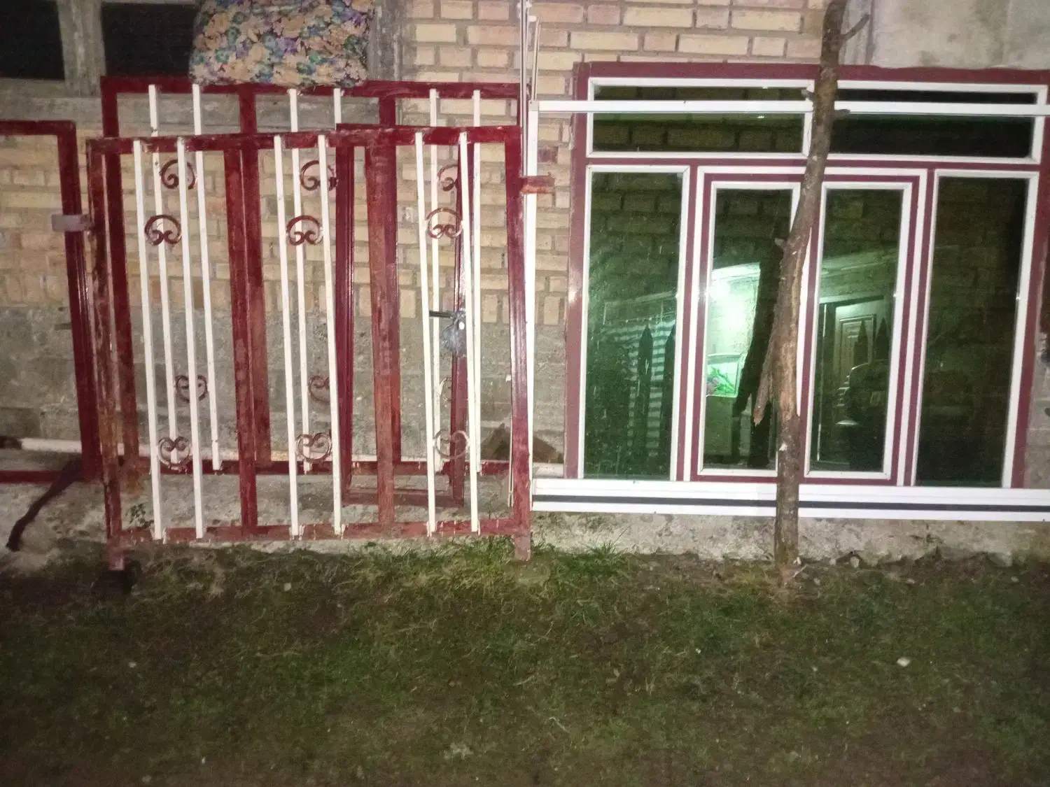 فروش فوری پنجره اهنی|مصالح و تجهیزات ساختمان|اسالم, |دیوار