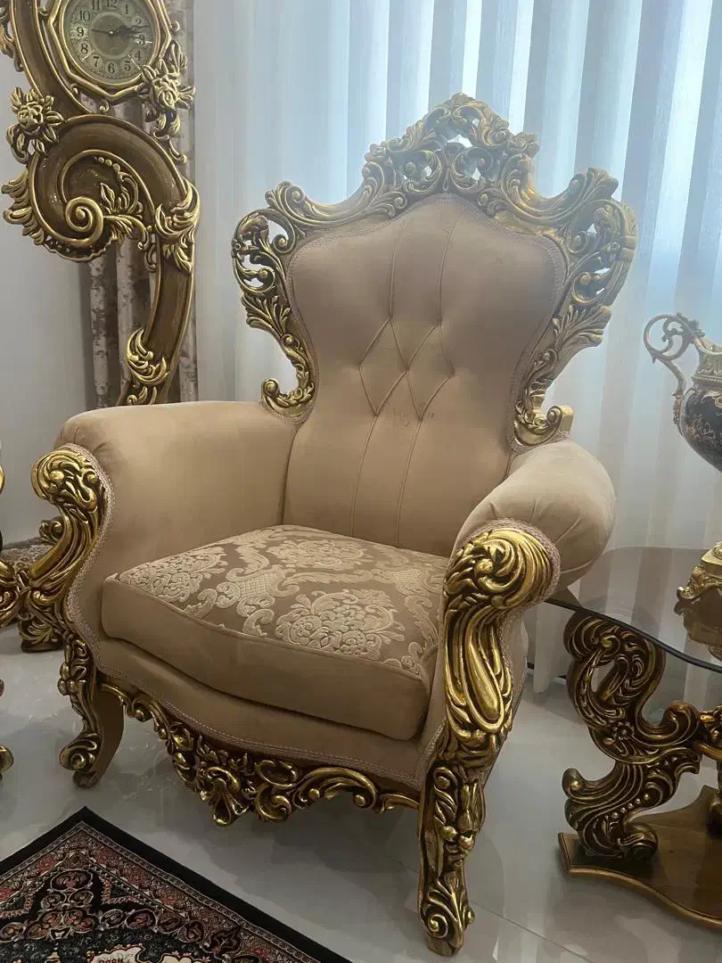 مبل سلطنتی چوب راش ورق طلائی تمیزو سالم تخفیف ویژه|مبلمان خانگی و میز عسلی|تهران, جنت‌آباد مرکزی|دیوار