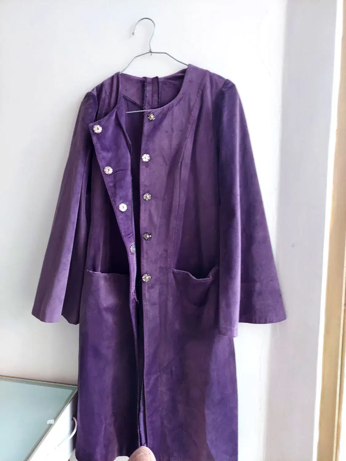 کت مخمل بنفش|لباس|ساری, |دیوار