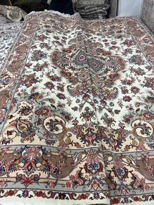 جفت شش متری طرح تبریز  گل ابریشم|فرش|اصفهان, نقش جهان|دیوار