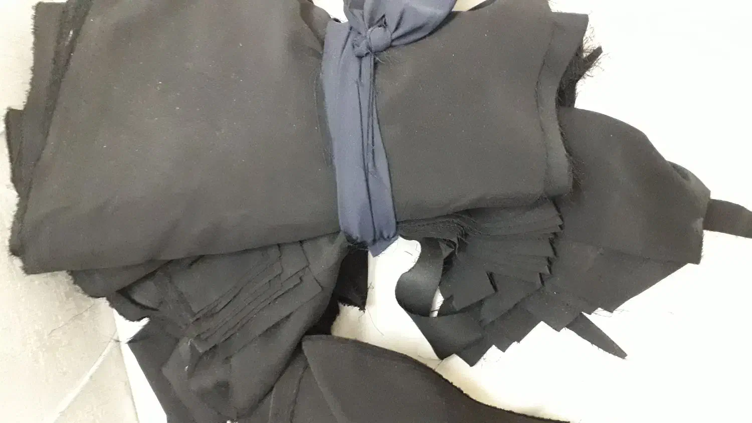 پارچه کرب ژاپن کیلویی ۲۰ براخرج کار|لوازم خیاطی و بافتنی|اصفهان, شاه پسند|دیوار