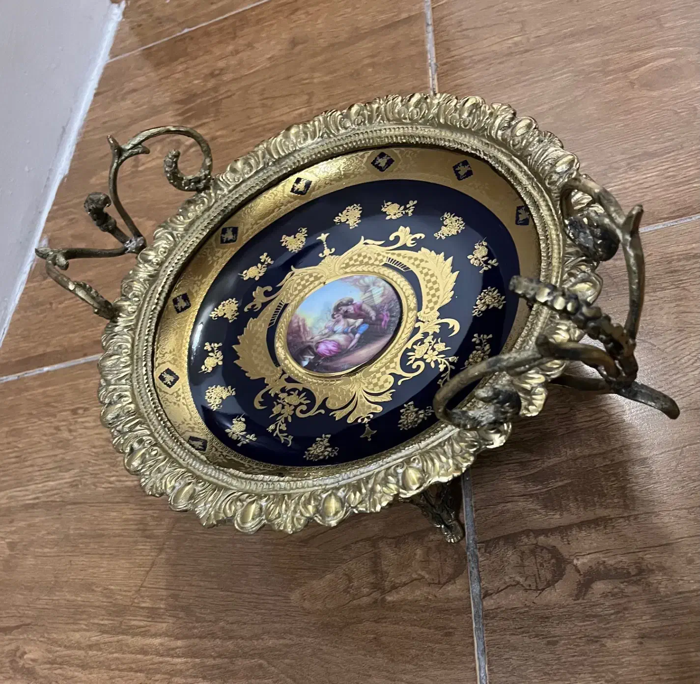 ظرف دکوری برنز|بوفه، ویترین، کنسول|اردبیل, |دیوار