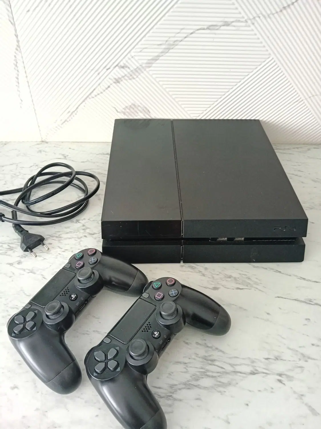 یک دستگاه PS4 در حد|کنسول، بازی ویدئویی و آنلاین|تهران, شهرک طالقانی|دیوار