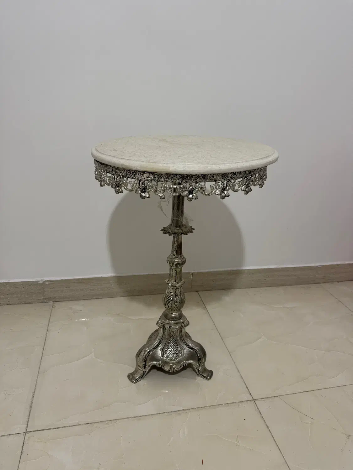 میزتلفنی برنجی|میز تلفن|رشت, کوی حسینی|دیوار