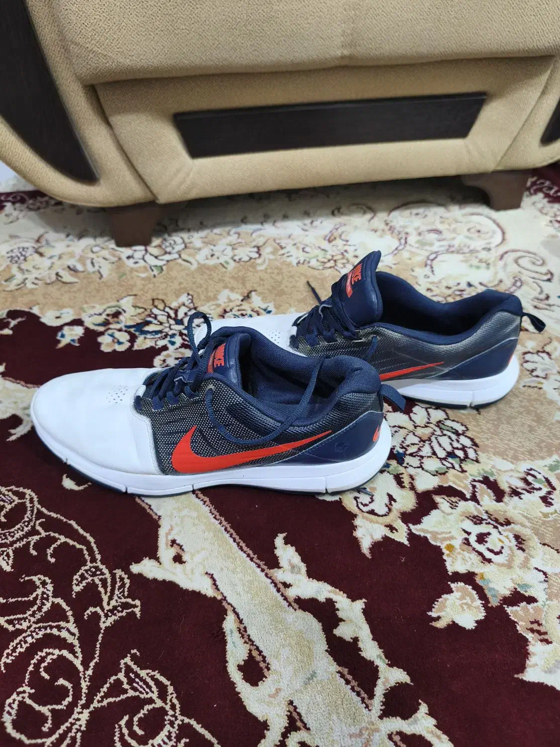 کتونی چرمی و تور۲ رنگ نایک سفید و سرمه ای سایز 45|کیف، کفش، کمربند|رشت, باهنر|دیوار