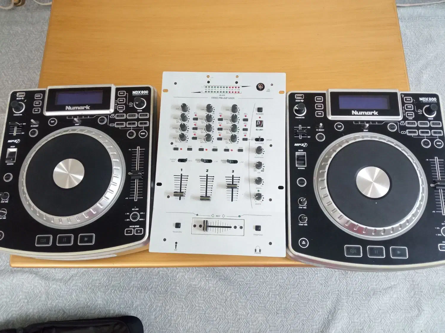 دستگاه دیجی|آلات موسیقی|خوی, |دیوار