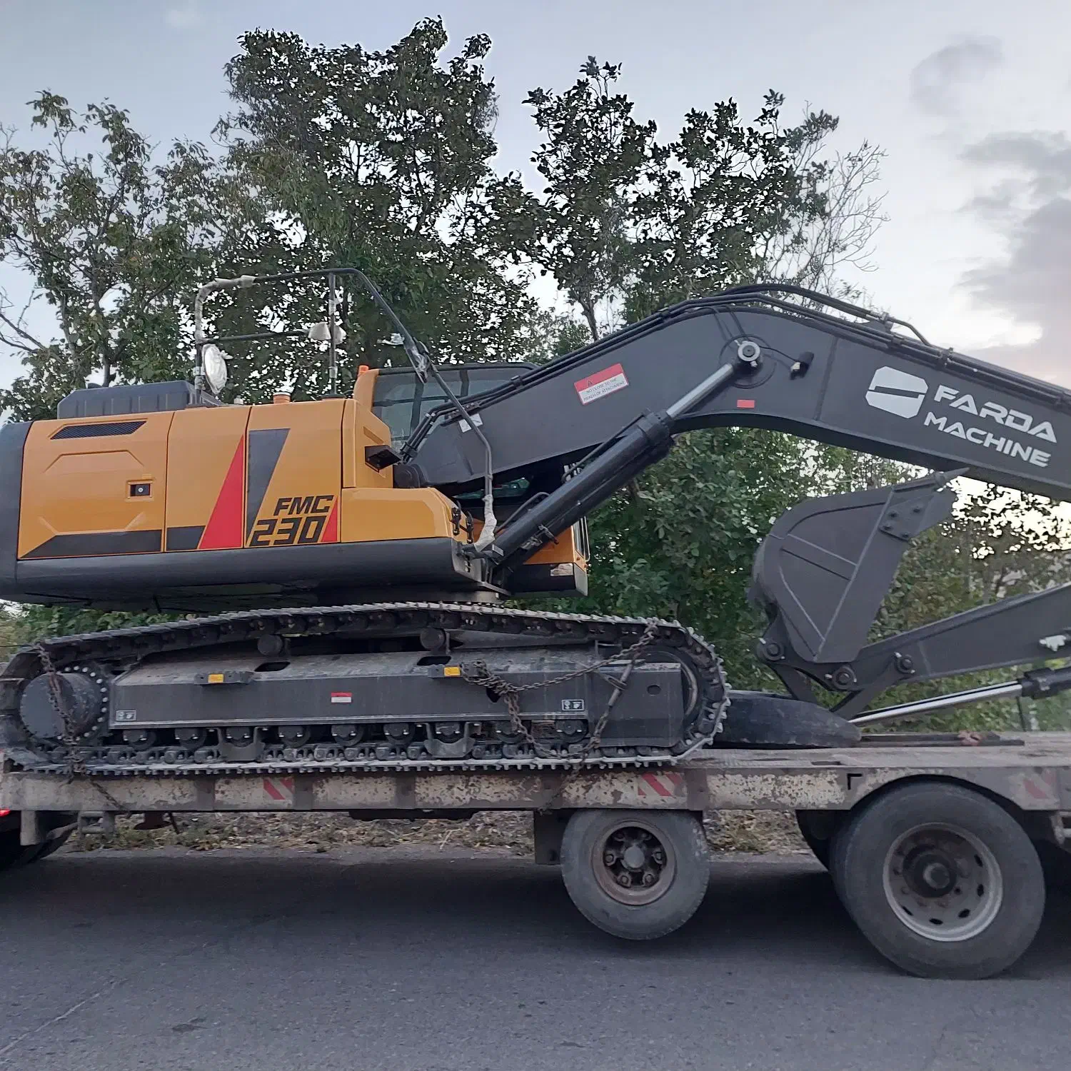 اجاره بیل مکانیکی زنجیری ۲۳۰|خدمات حمل و نقل|اسکو, |دیوار