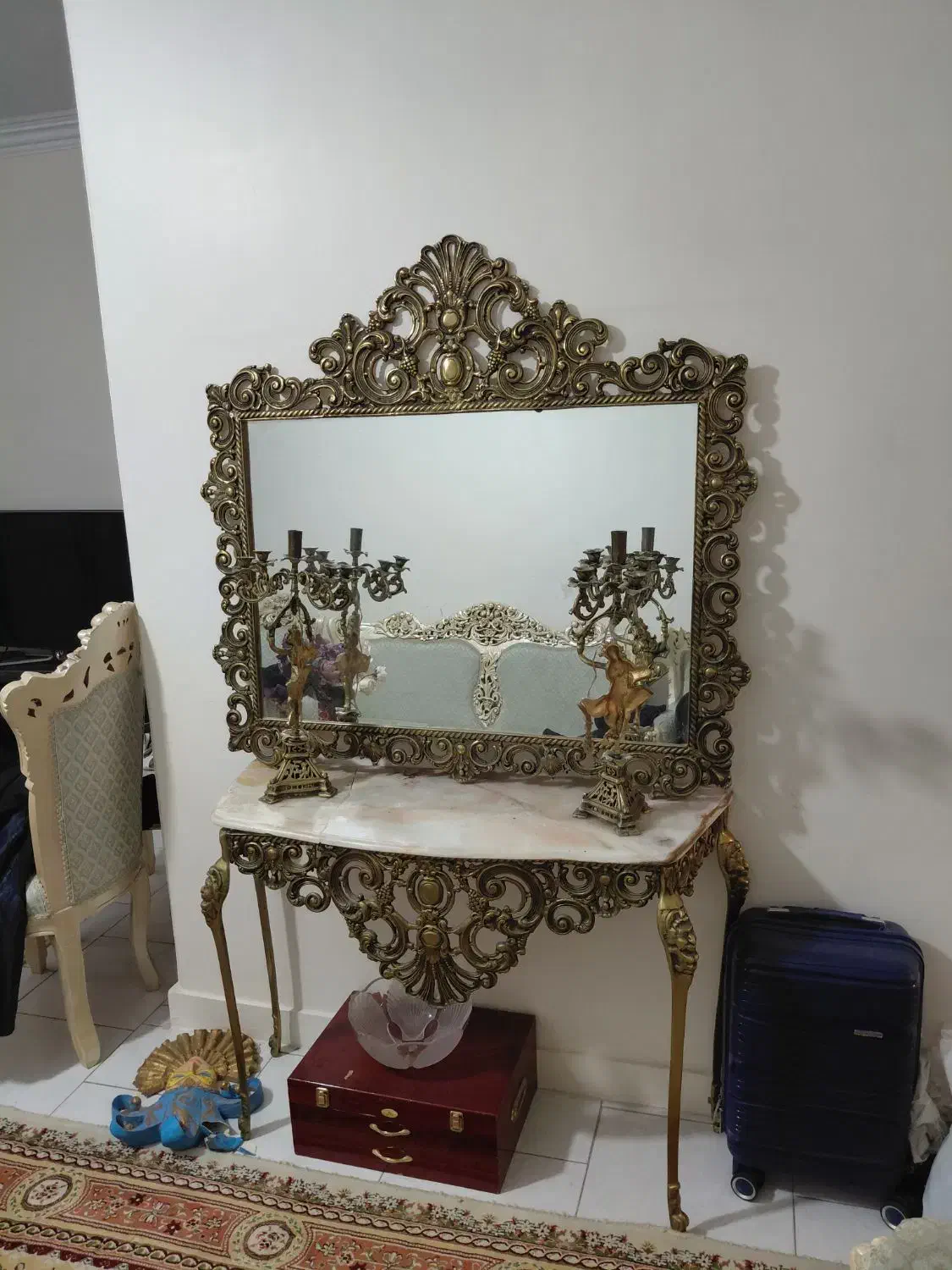 آینه و شمعدان همراه با چوب لباسی و ساعت برنز اصل|آینه|تهران, گرگان|دیوار