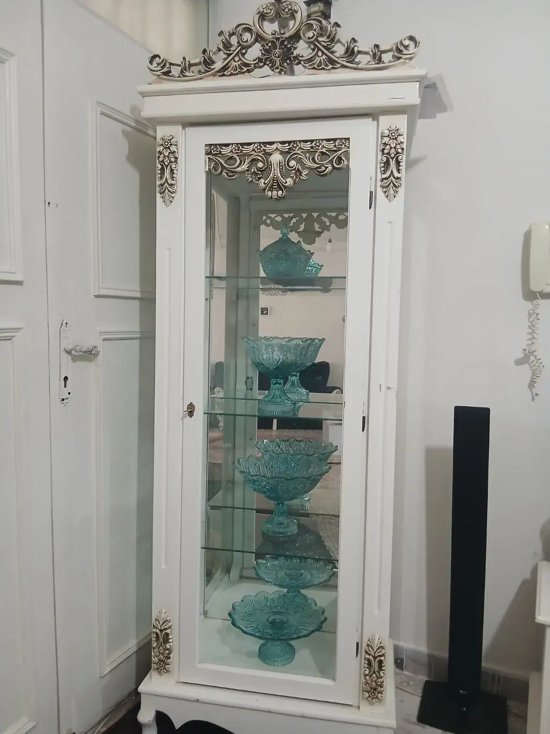 بوفه سفید|بوفه، ویترین، کنسول|اقبالیه, |دیوار