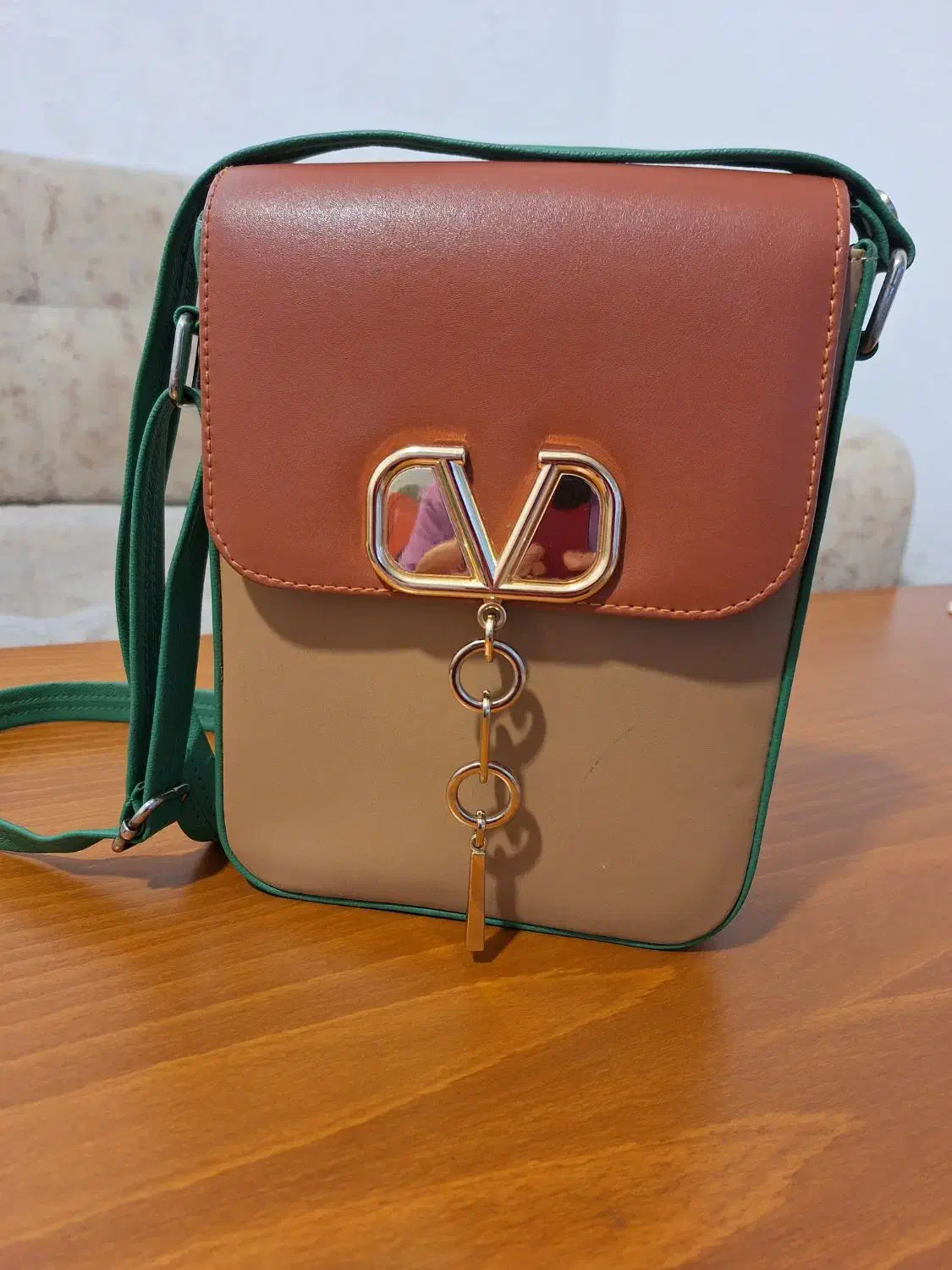 کیف|کیف، کفش، کمربند|سلماس, |دیوار