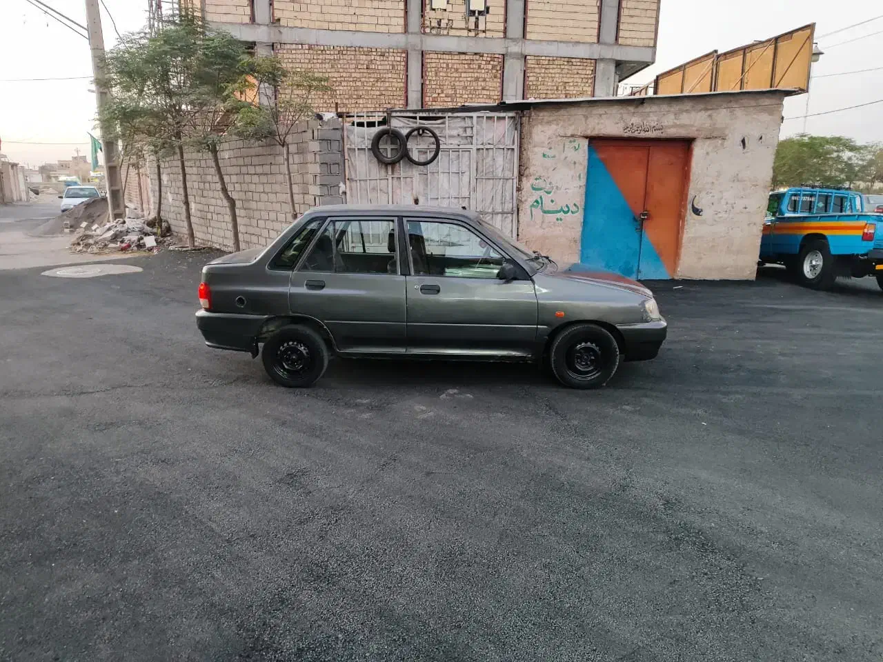 132 مدل 90|خودرو سواری و وانت|کاشان, درب زنجیر|دیوار
