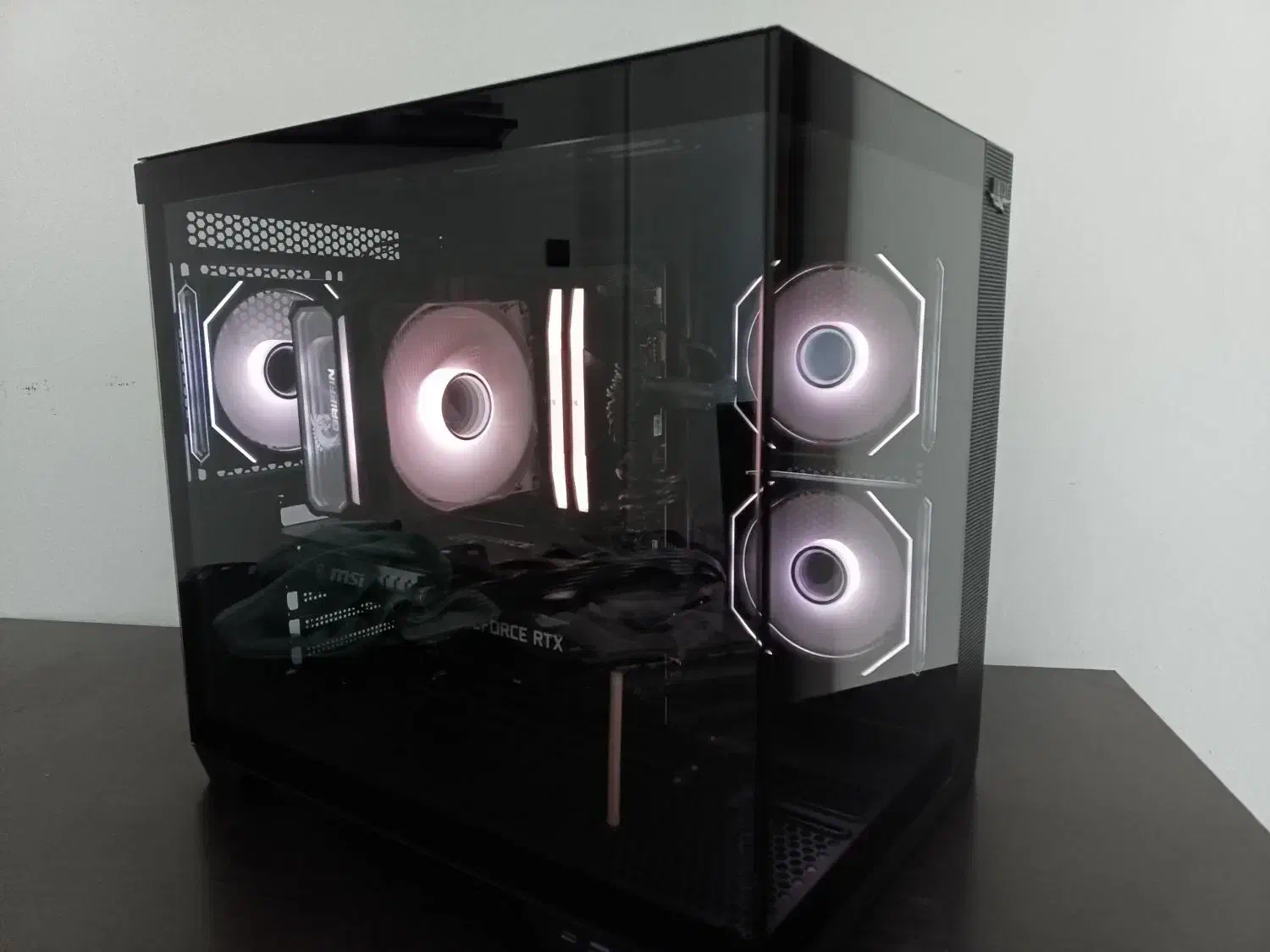 کامپیوتر گیمینگ قدرتمند و زیبا|رایانه رومیزی|سنندج, |دیوار