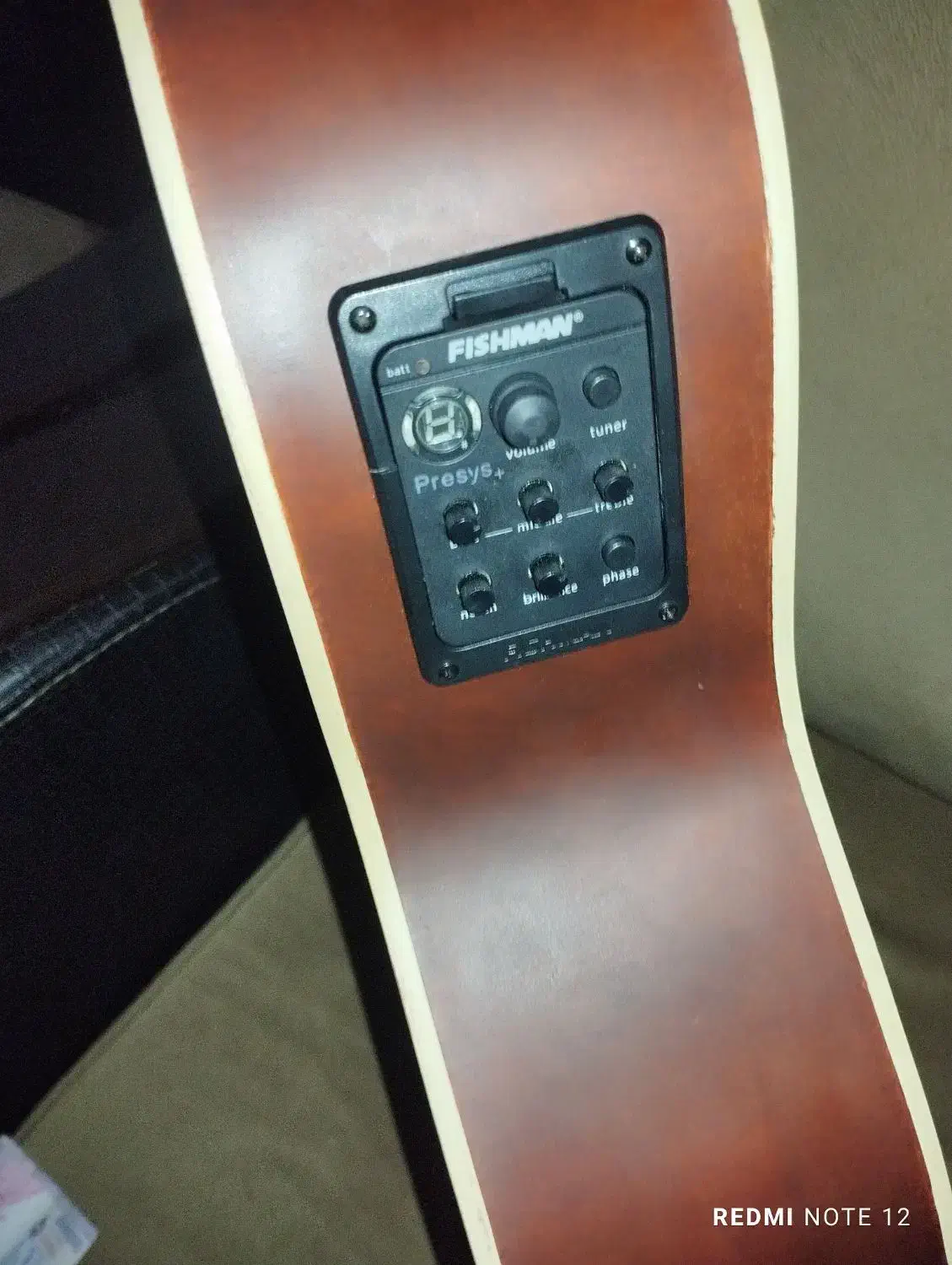 گیتار کلاسیک اشمیت|گیتار، بیس، امپلیفایر|اردبیل, |دیوار