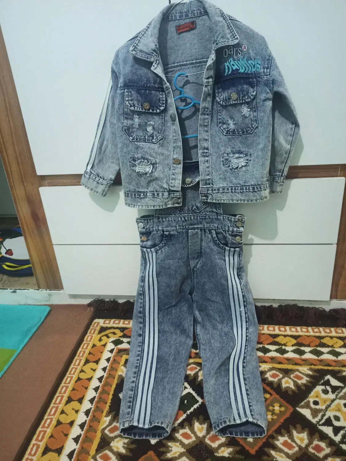 کت و بیلر لی|لباس|لردگان, |دیوار