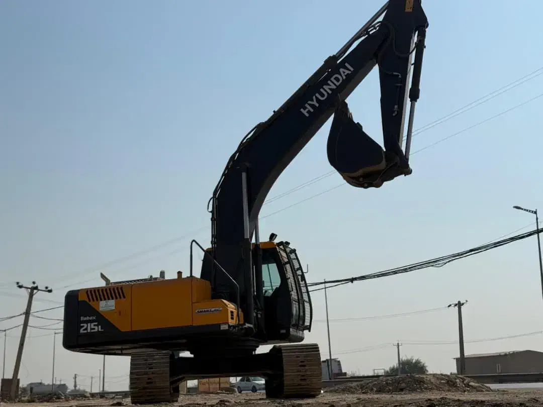 بیل مکانیکی هیوندا ۲۱۵ استیک کوتاه|خودرو سنگین|اهواز, اهواز|دیوار