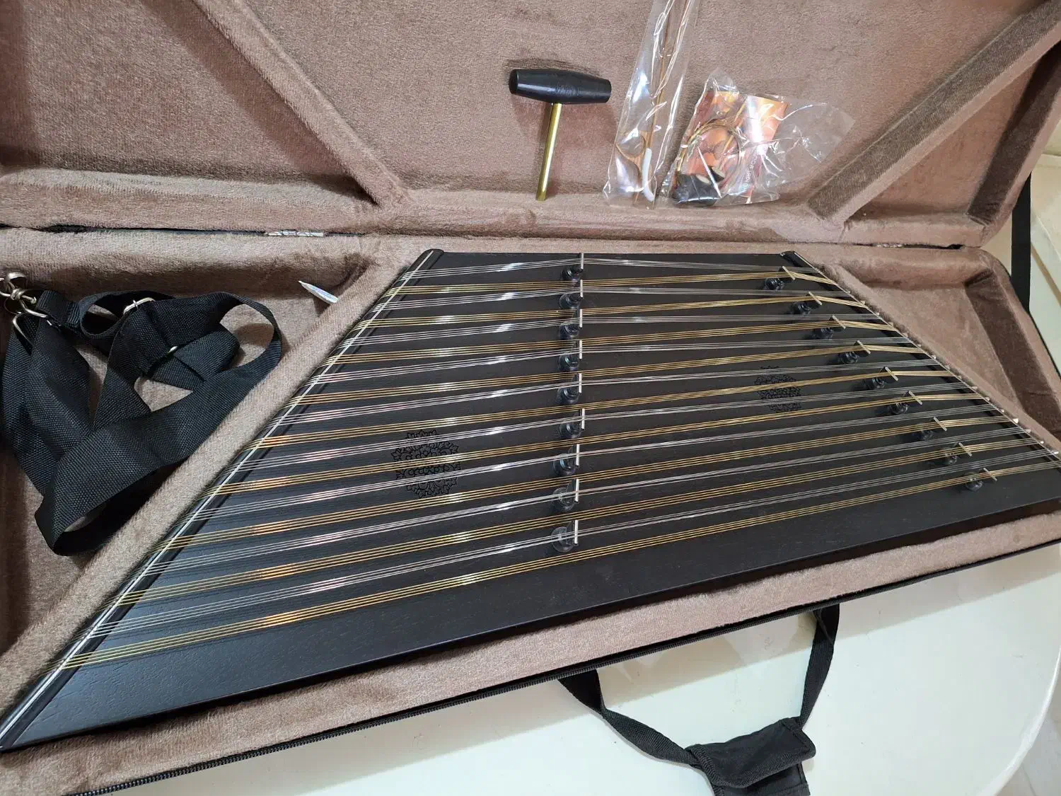 سنتور ۳ مهر|سازهای سنتی|کرمان, |دیوار