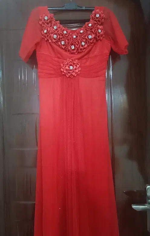 دو عدد لباس مجلسی بلند و کوتاه|لباس|صومعهسرا, |دیوار