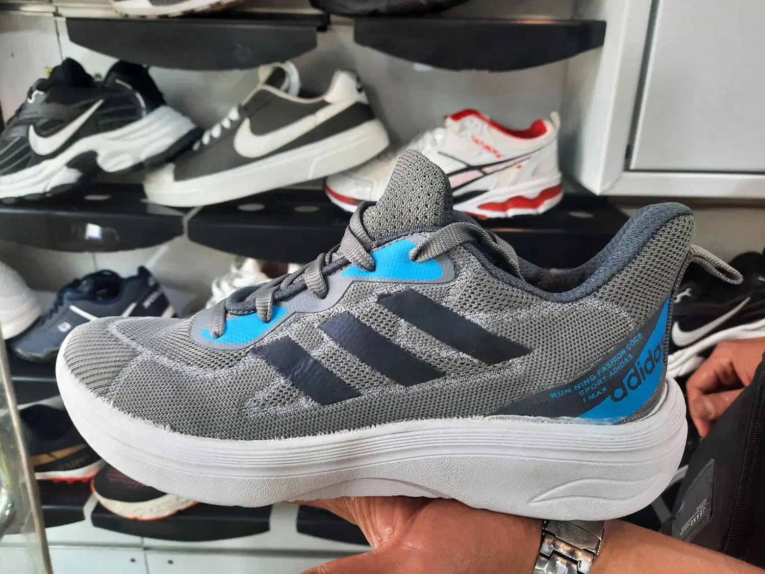 کفش کتونی اسیسک|کیف، کفش، کمربند|زاینده رود, |دیوار