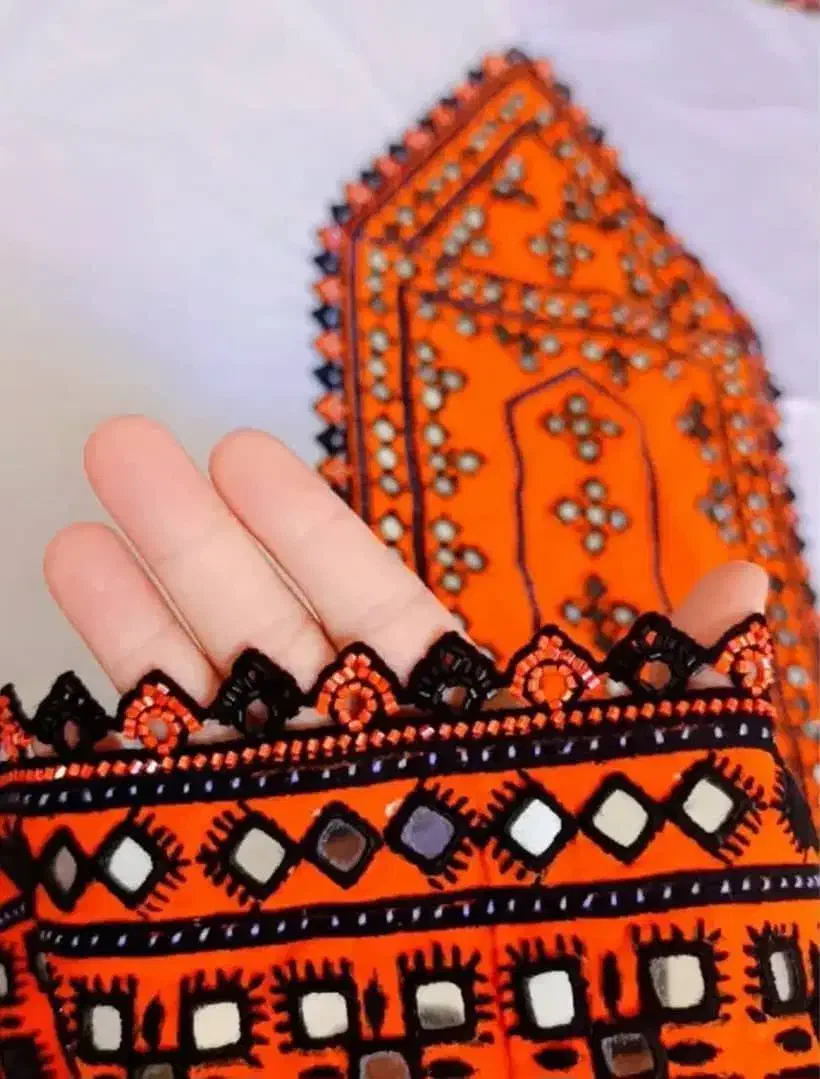 کریشی سرتوپ|لباس|زهک, |دیوار